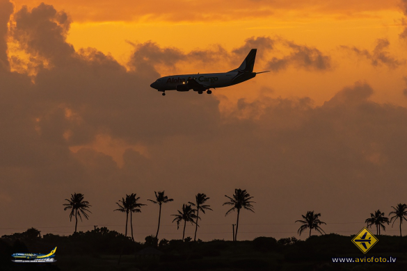 Boeing 737-330(SF)