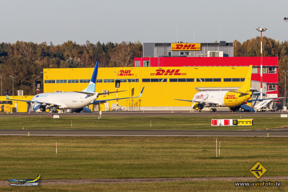 Boeing 737-8AS(BCF)