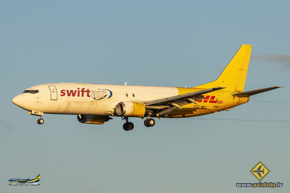 Boeing 737-476(SF)