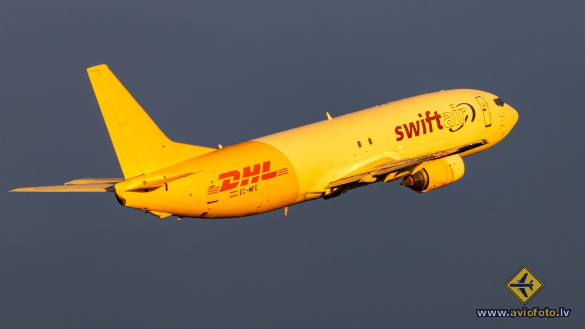 Boeing 737-476(SF)