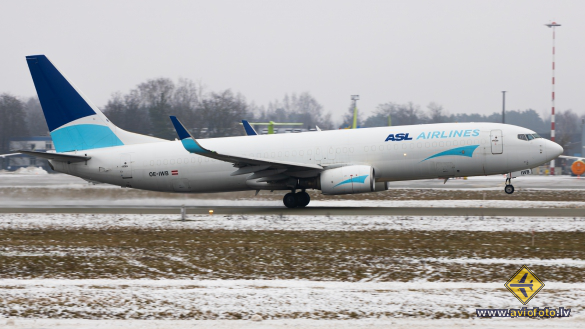 Boeing 737-8AS(BCF)