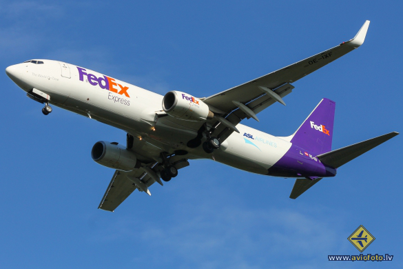 Boeing 737-86N(BCF)