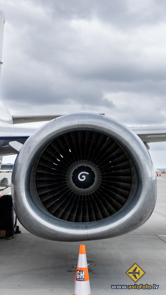 Boeing 737-4Y0(SF)