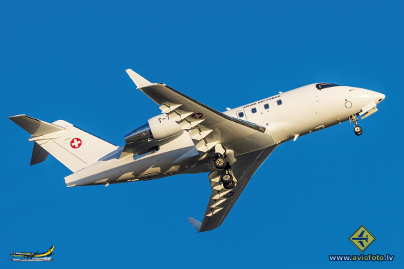 Bombardier Challenger 604 (CL-600-2B16)