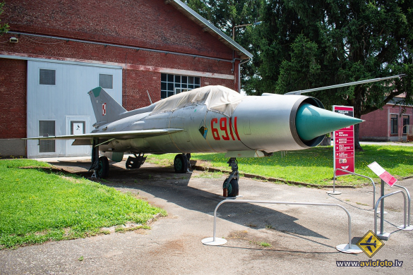 Mikoyan-Gurevich MiG-21PFM