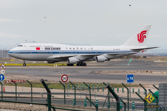 Boeing 747-4J6