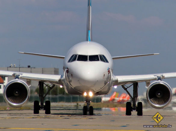 Airbus A320-214