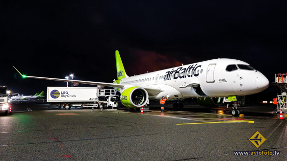 Airbus A220-300