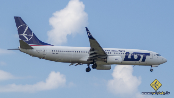 Boeing 737-86N