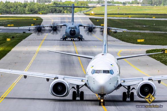 Boeing 737-8K5