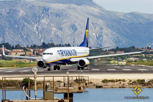 Boeing 737-8AS
