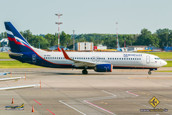 Boeing 737-8LJ