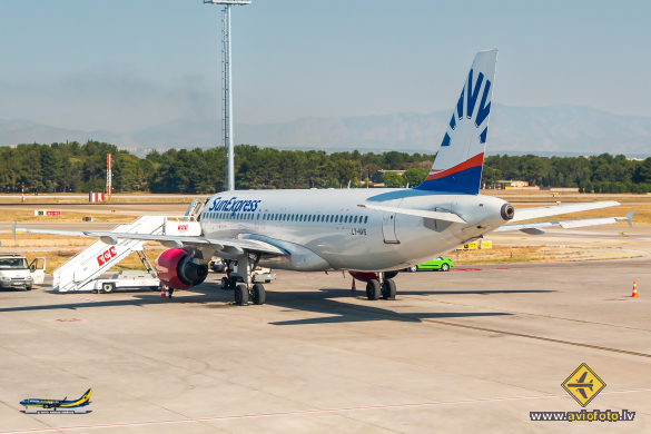 Airbus A320-214