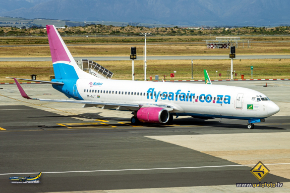 Boeing 737-844