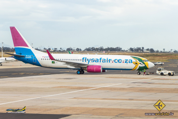 Boeing 737-844