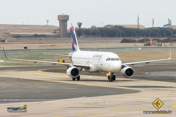 Airbus A320-214