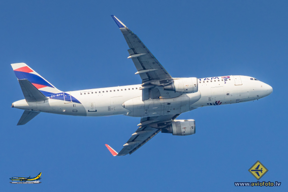 Airbus A320-214