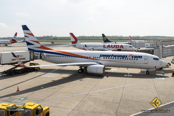 Boeing 737-82R