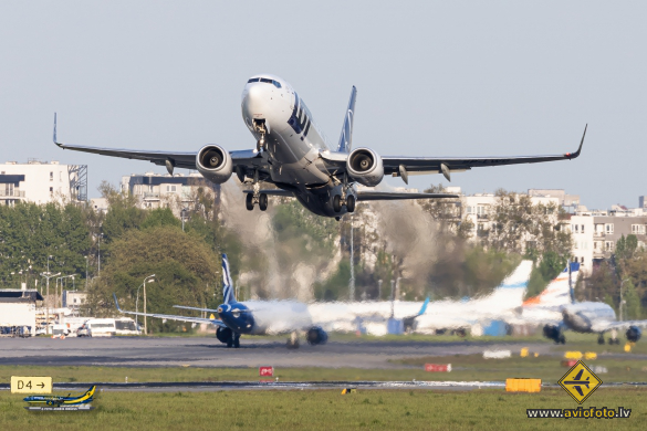 Boeing 737-86N
