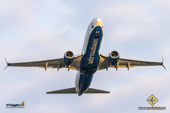 Boeing 737-8HC