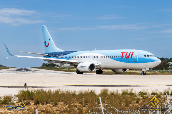 Boeing 737-8K5