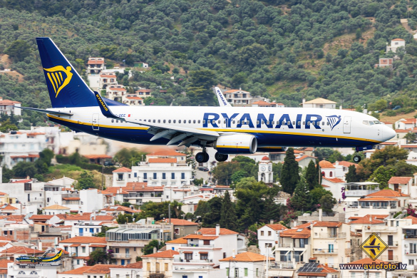 Boeing 737-8AS