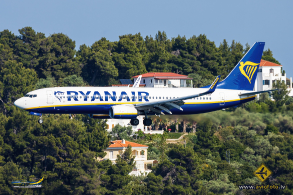 Boeing 737-8AS