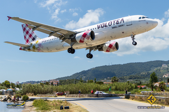 Airbus A320-216