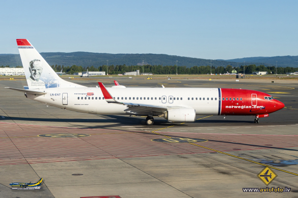 Boeing 737-8JP