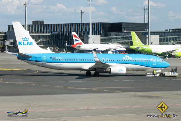 Boeing 737-8K2