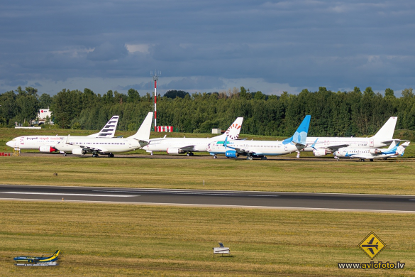 Boeing 737-5L9