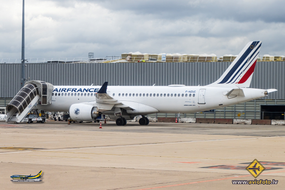 Airbus A220-300