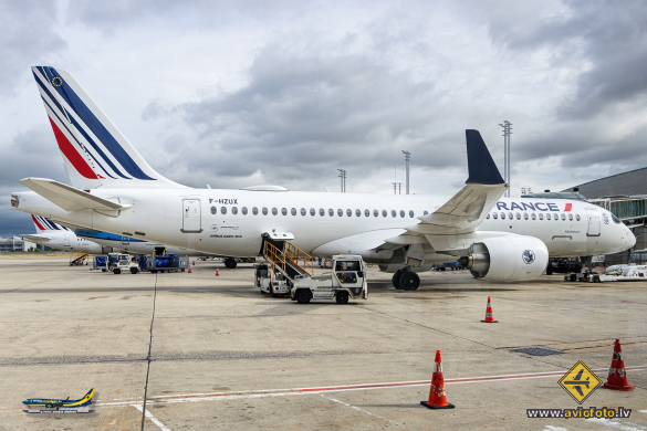 Airbus A220-300