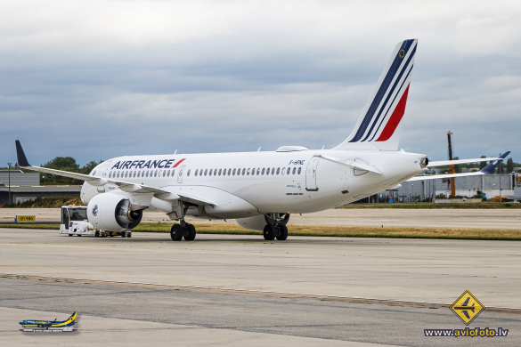 Airbus A220-300