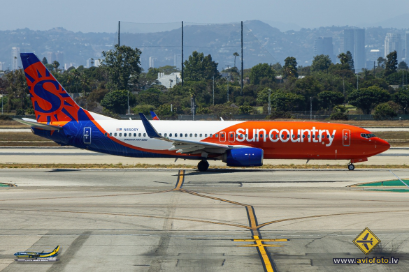 Boeing 737-8KN