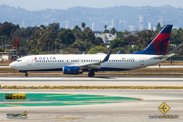 Boeing 737-832