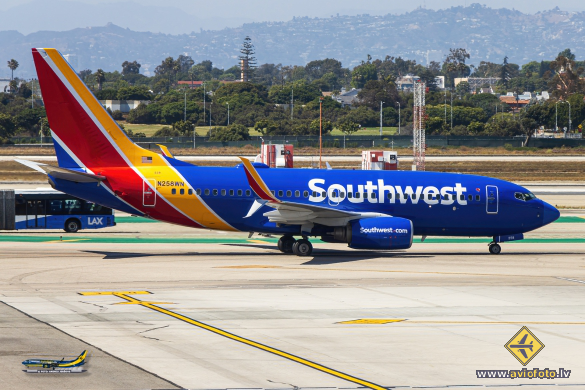 Boeing 737-7H4