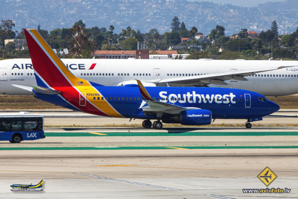 Boeing 737-7H4