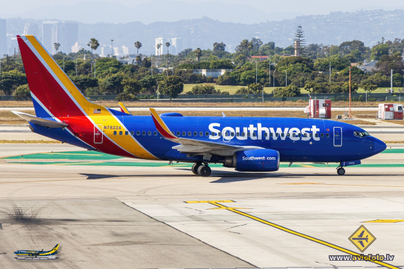 Boeing 737-76N