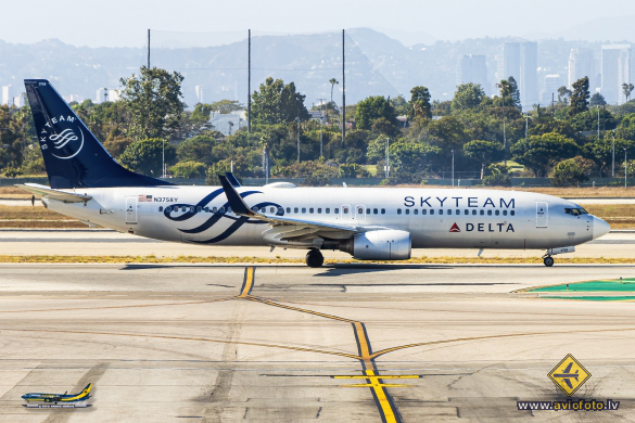 Boeing 737-832