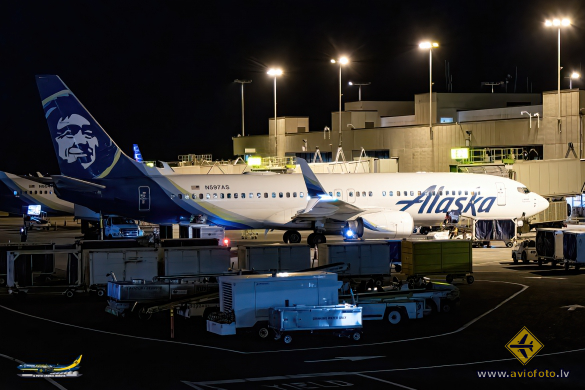 Boeing 737-890