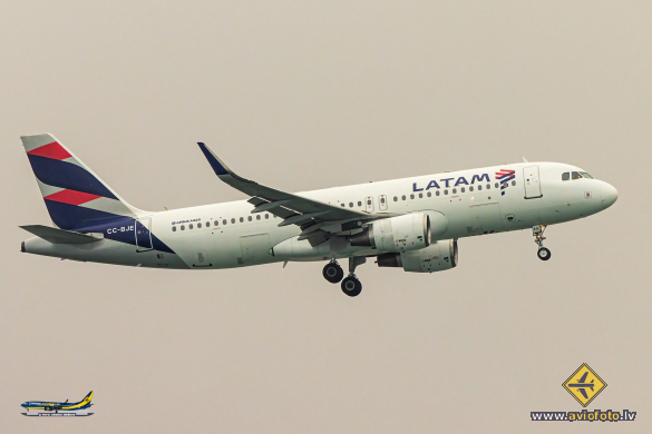 Airbus A320-214
