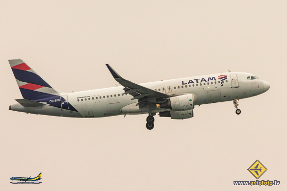 Airbus A320-214
