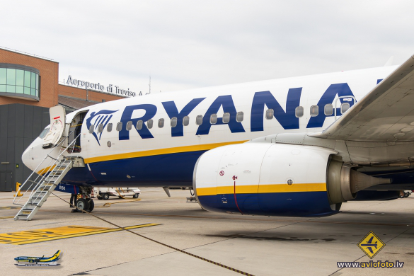 Boeing 737-8AS