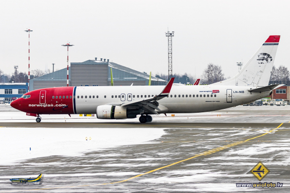 Boeing 737-86J