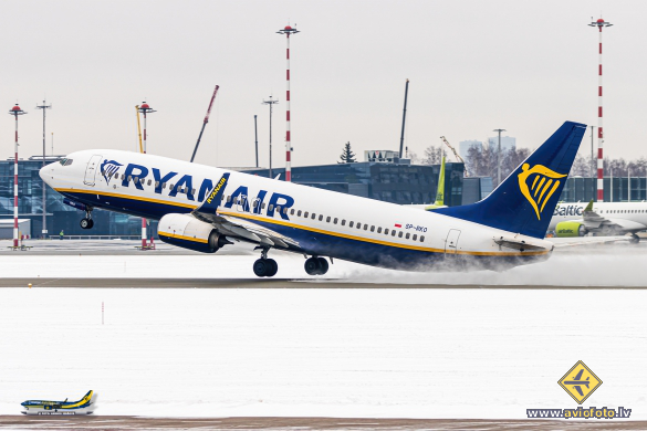 Boeing 737-8AS