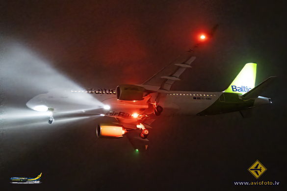 Airbus A220-300