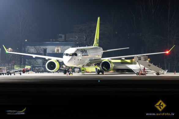 Airbus A220-300