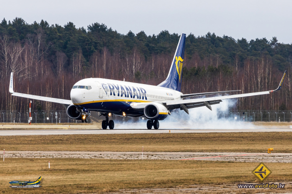 Boeing 737-8AS
