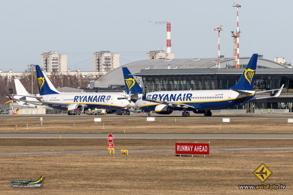 Boeing 737-8AS